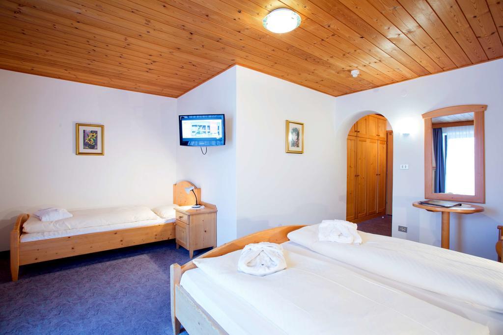 Good Life Hotel Zirm Obereggen Room photo