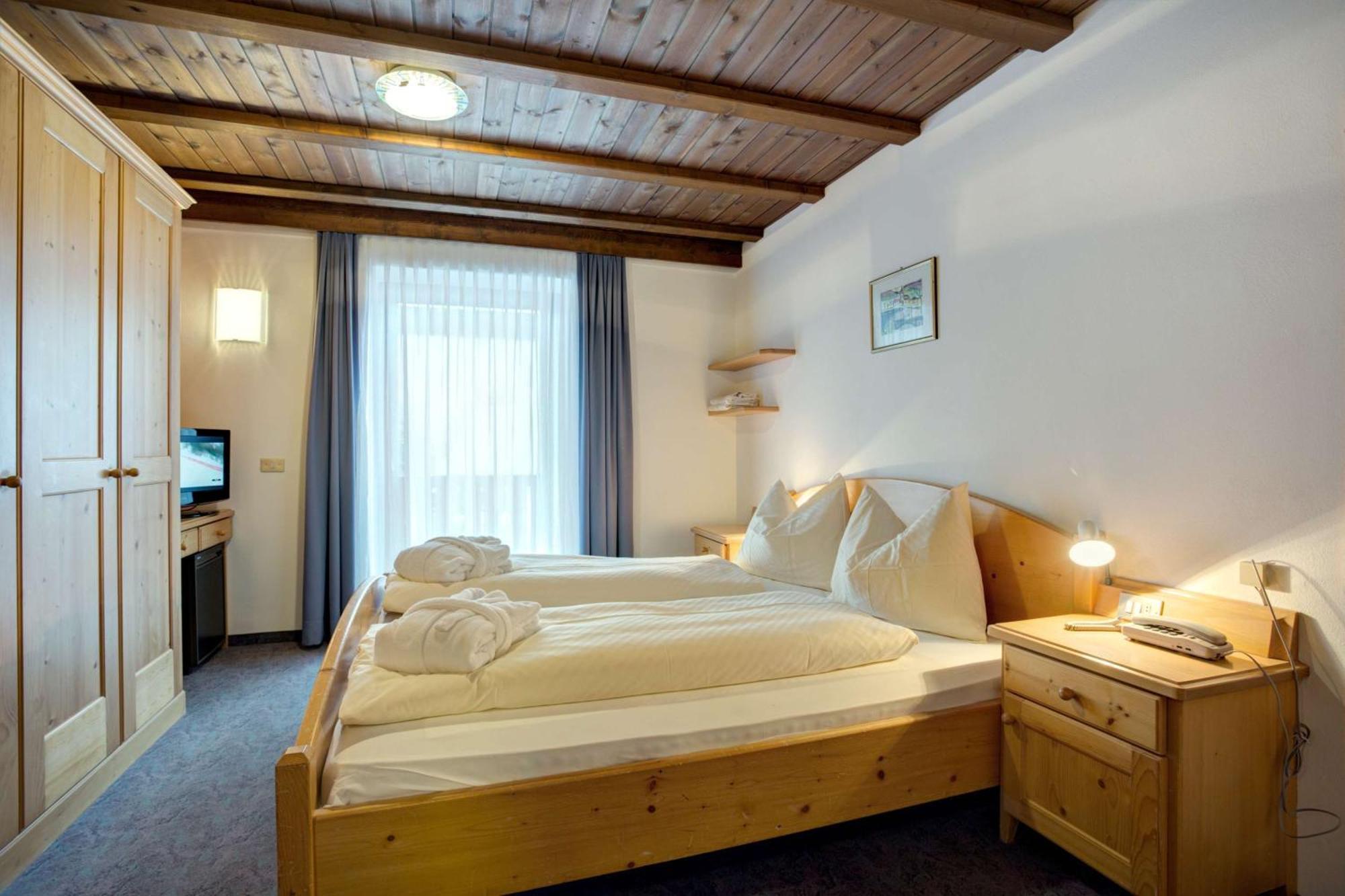 Good Life Hotel Zirm Obereggen Room photo